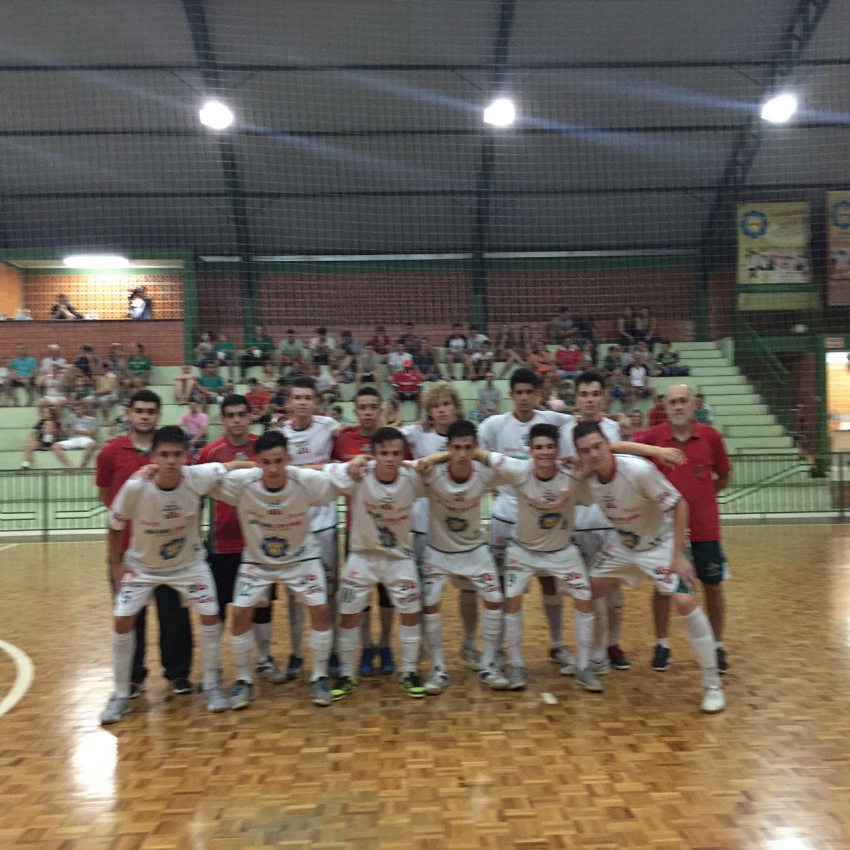 SUB 17 ESTRÉIA COM VITÓRIA