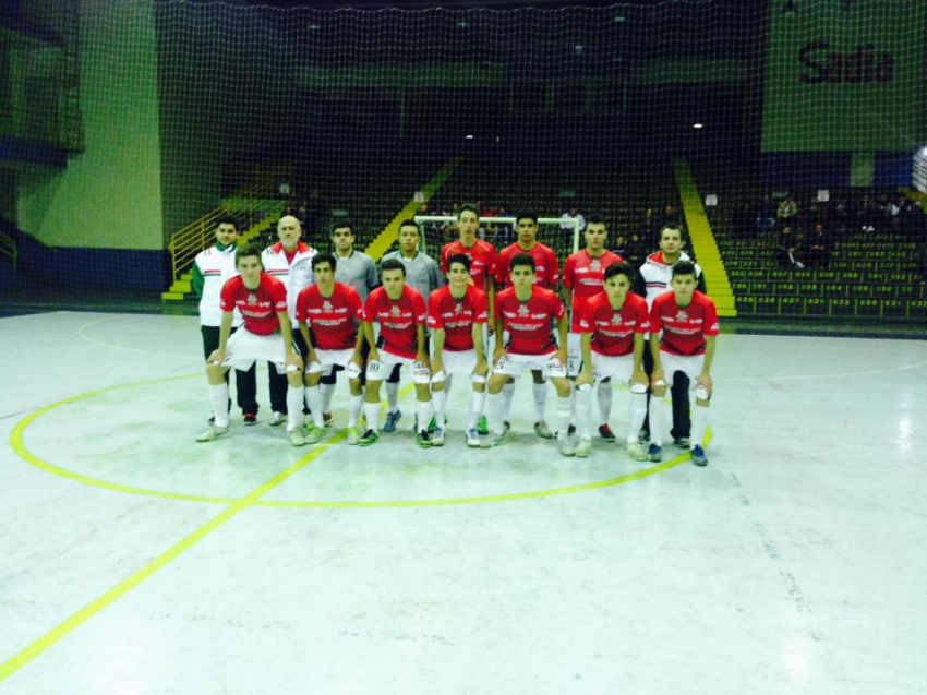 SUB 17 VENCE E CONQUISTA A LIDERANÇA
