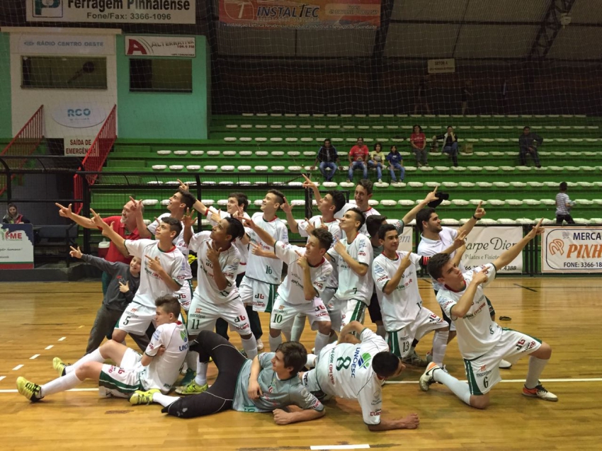 SUB 16 GRANDE VITÓRIA EM PINHALZINHO