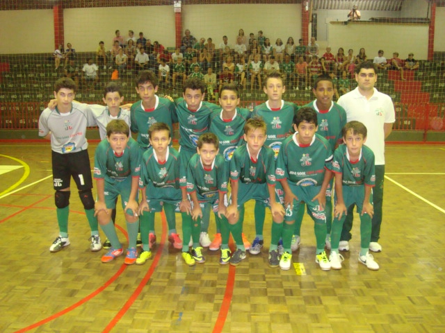 Equipe sub 13 joga em casa