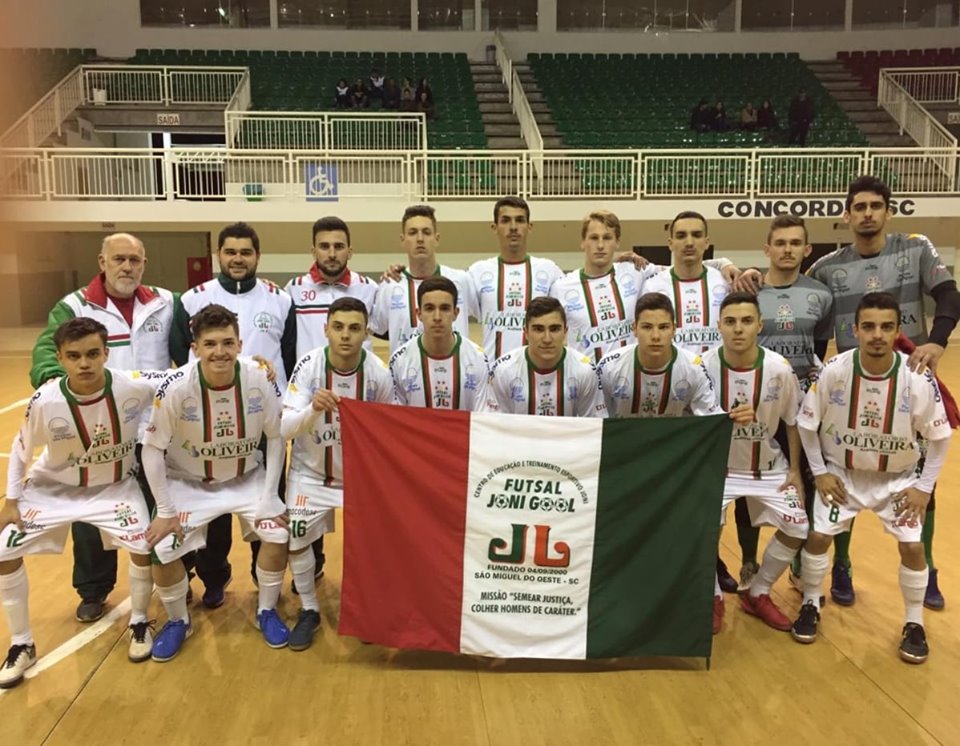 Sub 18 está entre as quatro melhores equipes de Santa Catarina