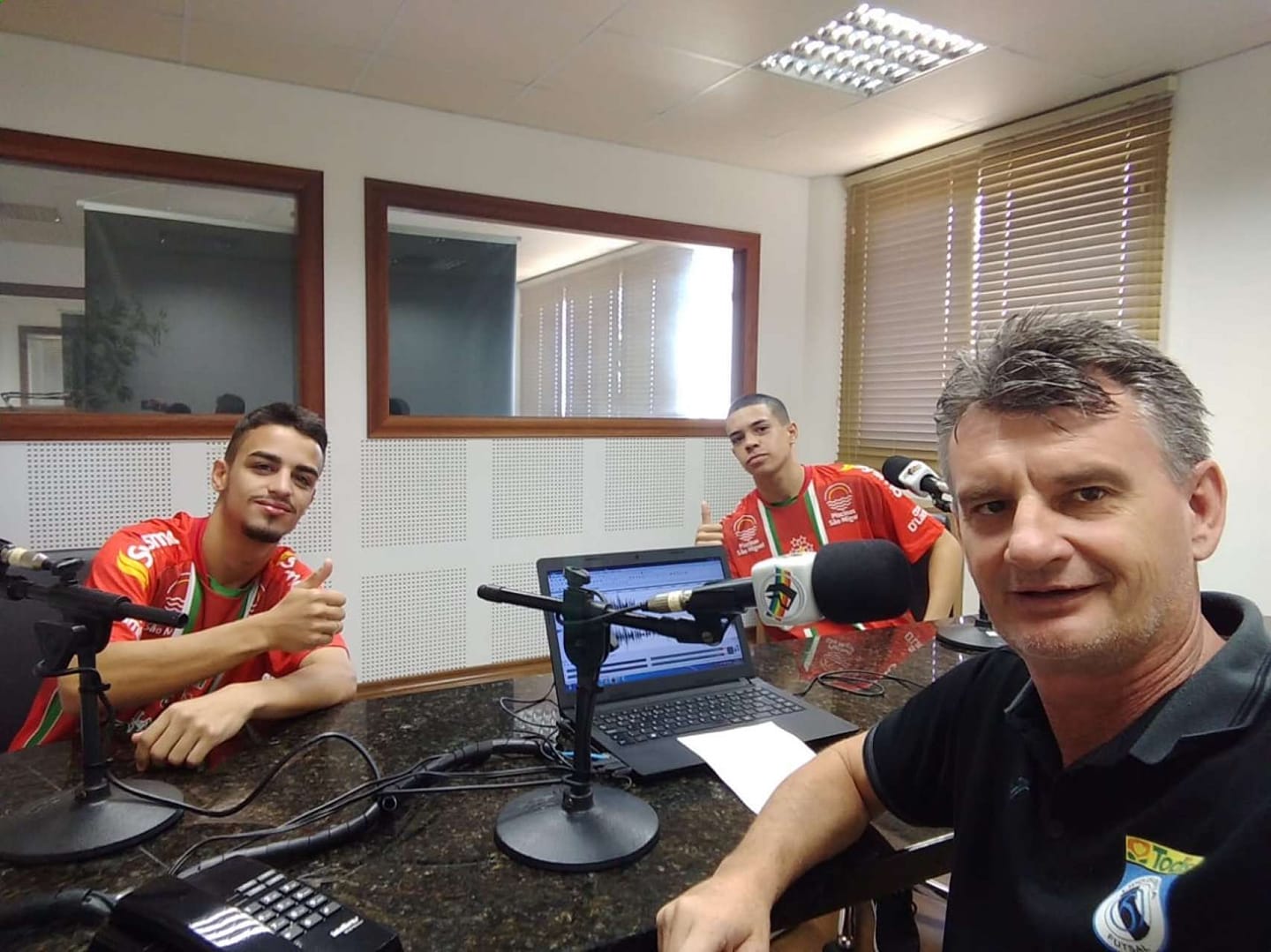 Atletas da JONI GOOL/Piscinas São Miguel/Laboratório Oliveira presentes no Peperi Entrevista Esporte