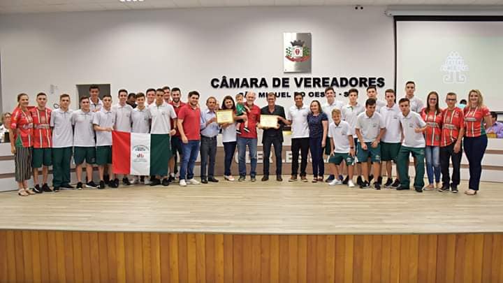 Futsal JONI GOOL e o Prof Joni Schacker são homenageados na Câmara de Vereadores de SMO