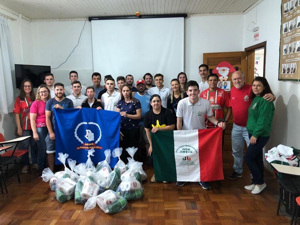 Futsal JONI GOOL visita a APAS e realiza doação da iniciativa "Gol Solidário"