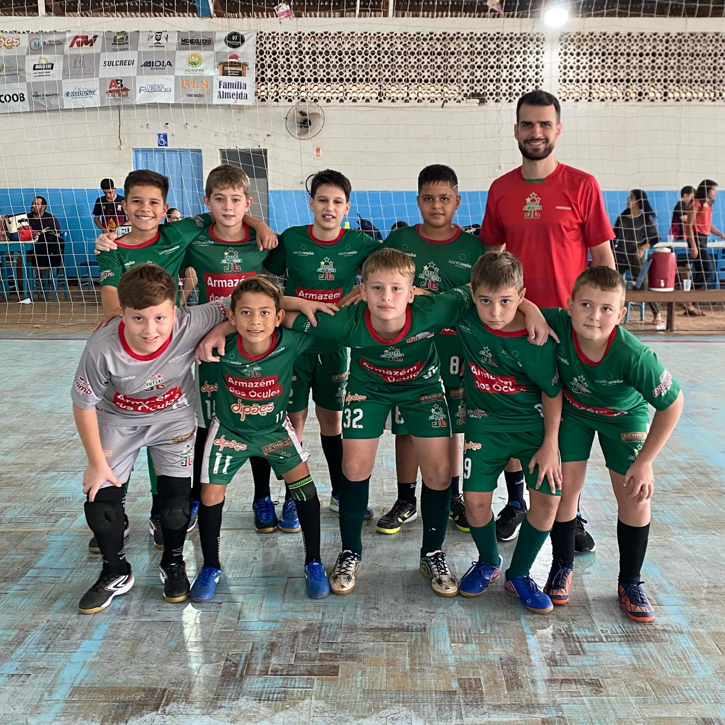 Sub 11 vence na estreia da Super Taça Sicoob de Futsal Regional