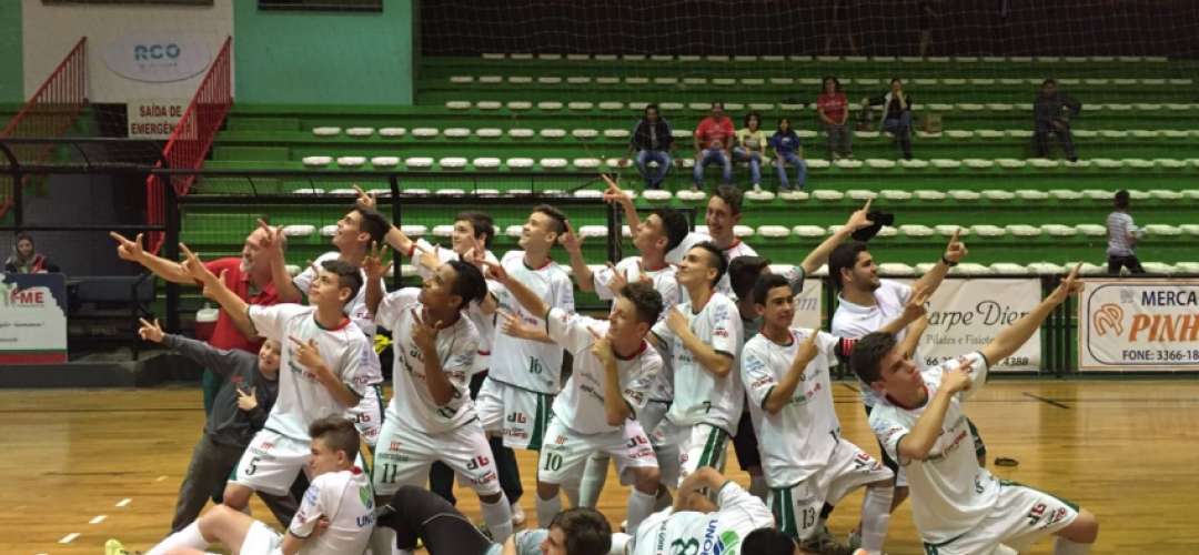 SUB 16 GRANDE VITÓRIA EM PINHALZINHO