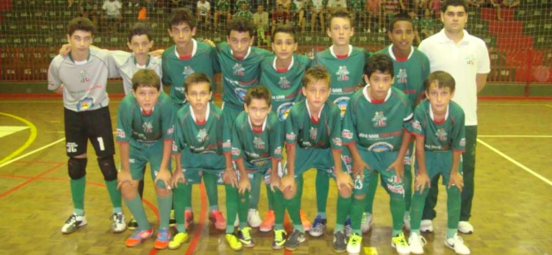 Equipe sub 13 joga em casa